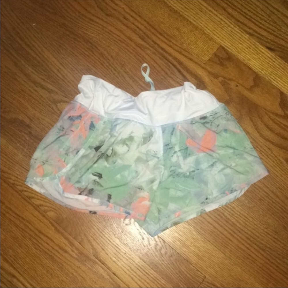 LULULEMON SIZE 6 SHORTS